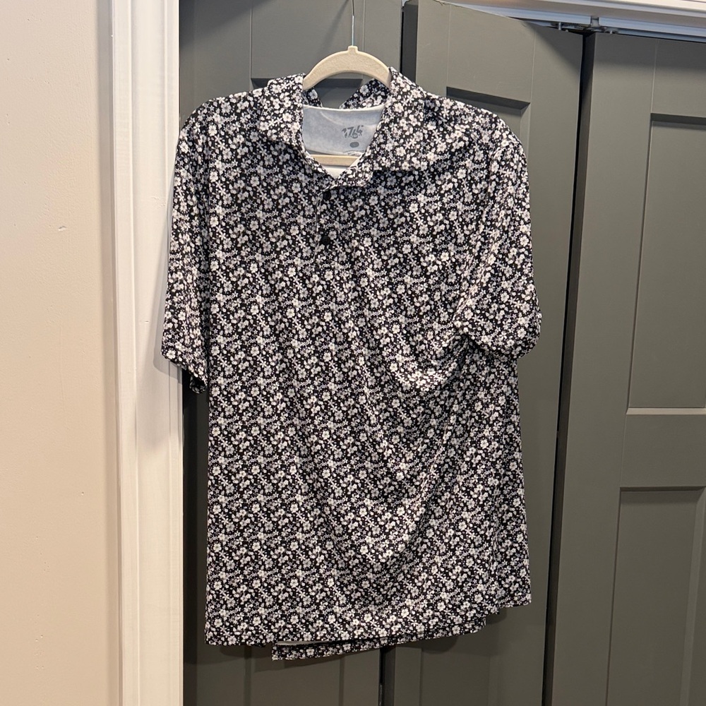 176 Black and White Floral Button-Up Shirt